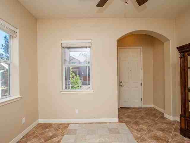 1037 E Sterling Ln - Photo 2 of 14