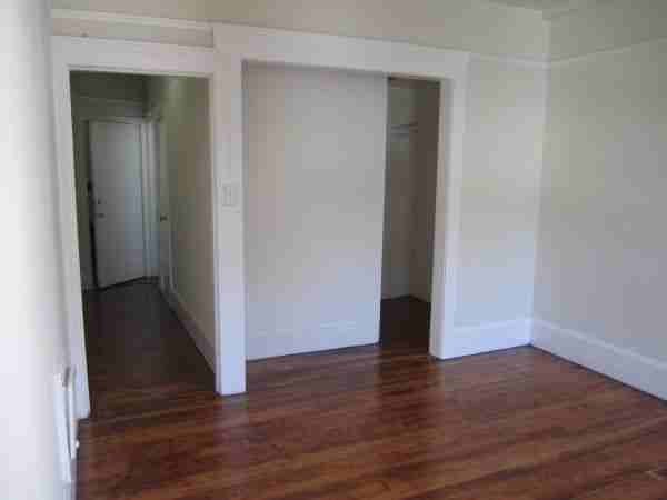 238 Leavenworth St - Photo 3 of 4