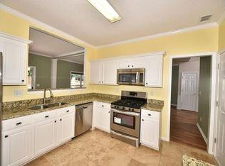 13613 Weycroft Cir - Photo 3 of 9