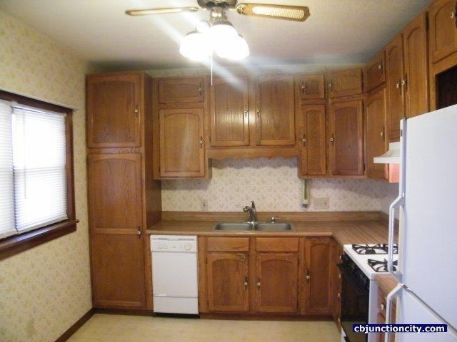 421 N Noble St - Photo 3 of 18