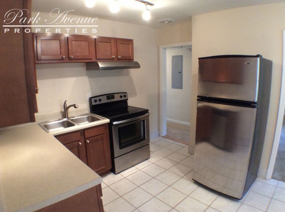 6227 Gloucester Rd - Photo 3 of 11