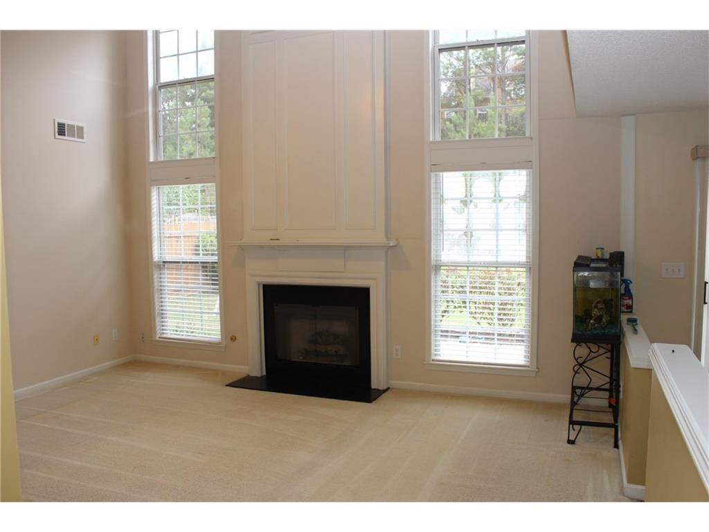 13615 Weycroft Cir - Photo 2 of 17