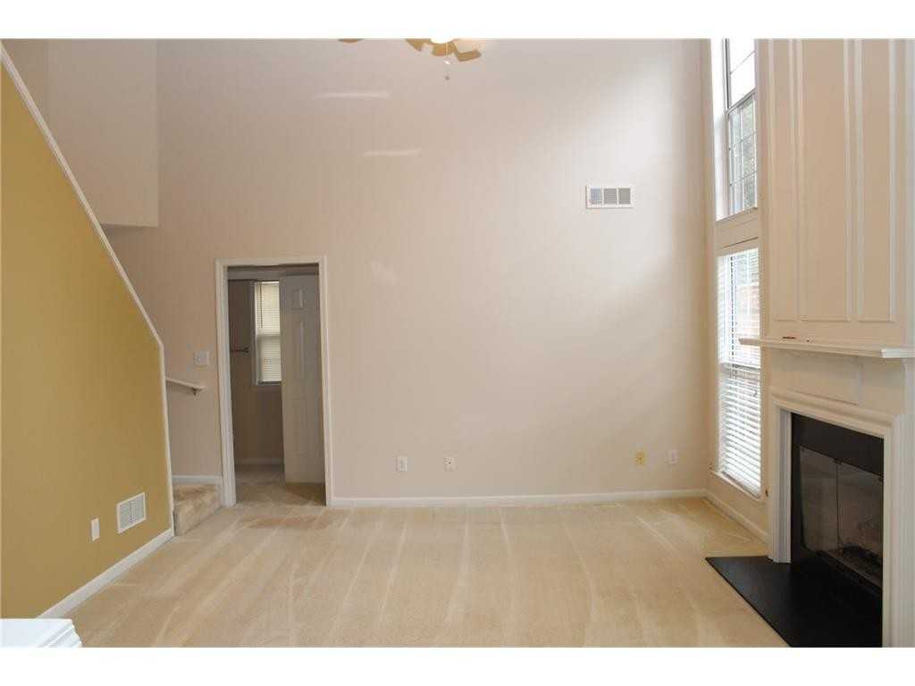 13615 Weycroft Cir - Photo 3 of 17