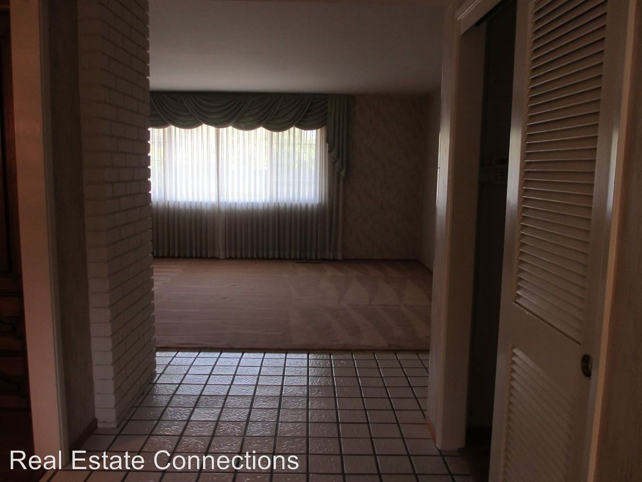 19333 Brookview Dr - Photo 3 of 25