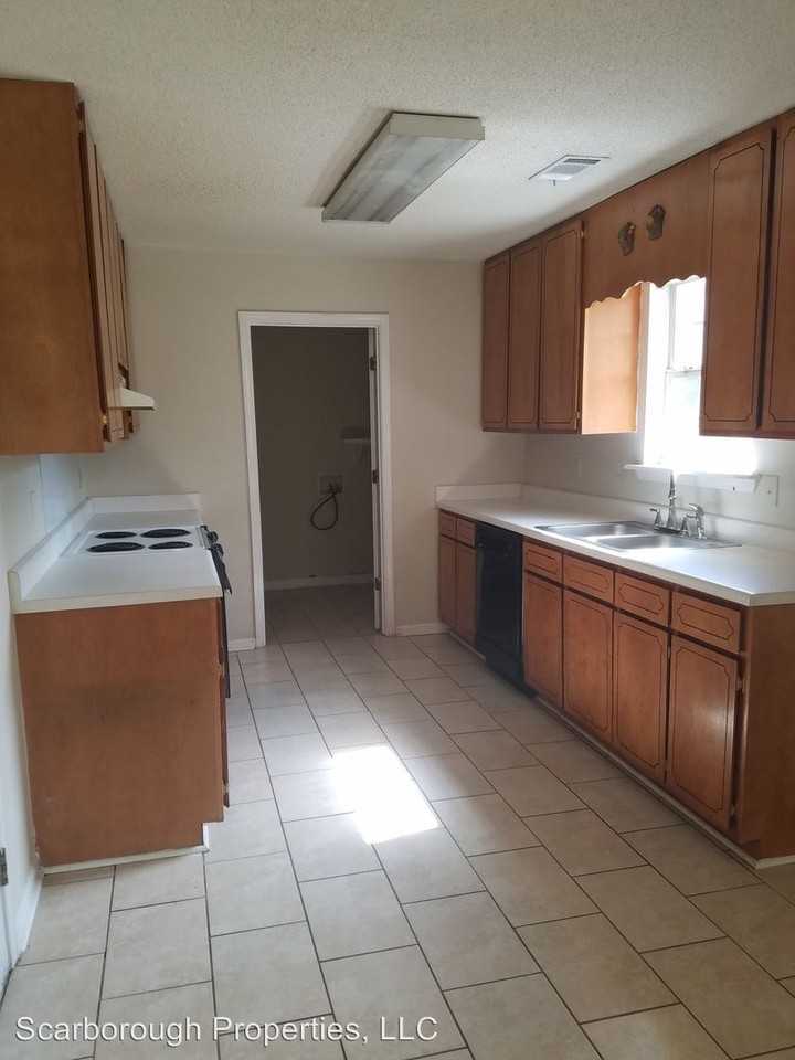 722 Macy St - Photo 2 of 9