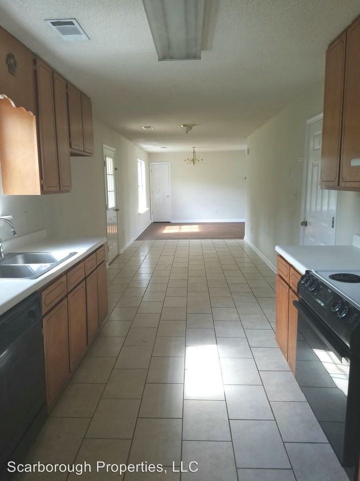 722 Macy St - Photo 3 of 9