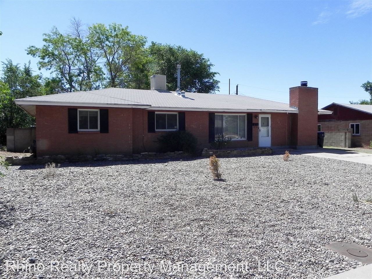 2410 Stevens Dr NE - Photo 2 of 30