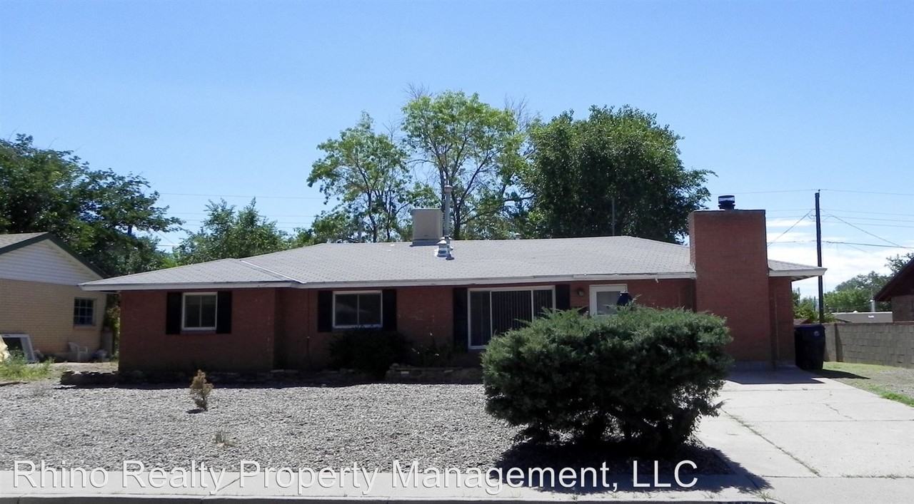 2410 Stevens Dr NE - Photo 3 of 30