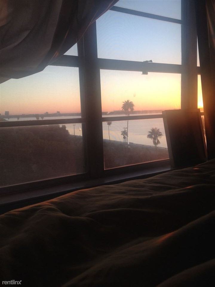 Harbour House Condo - Photo 2 of 10