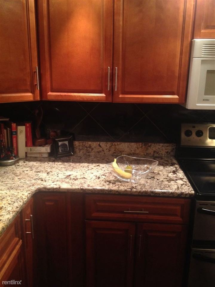 Harbour House Condo - Photo 3 of 10