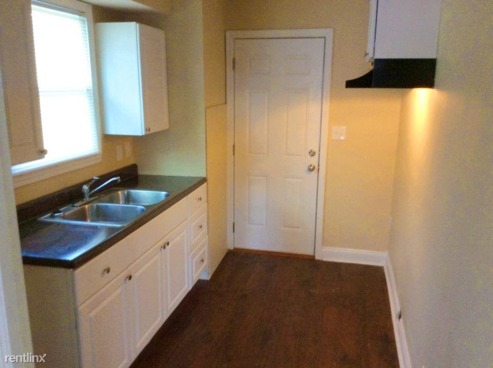 320 Plymouth Ave - Photo 2 of 6