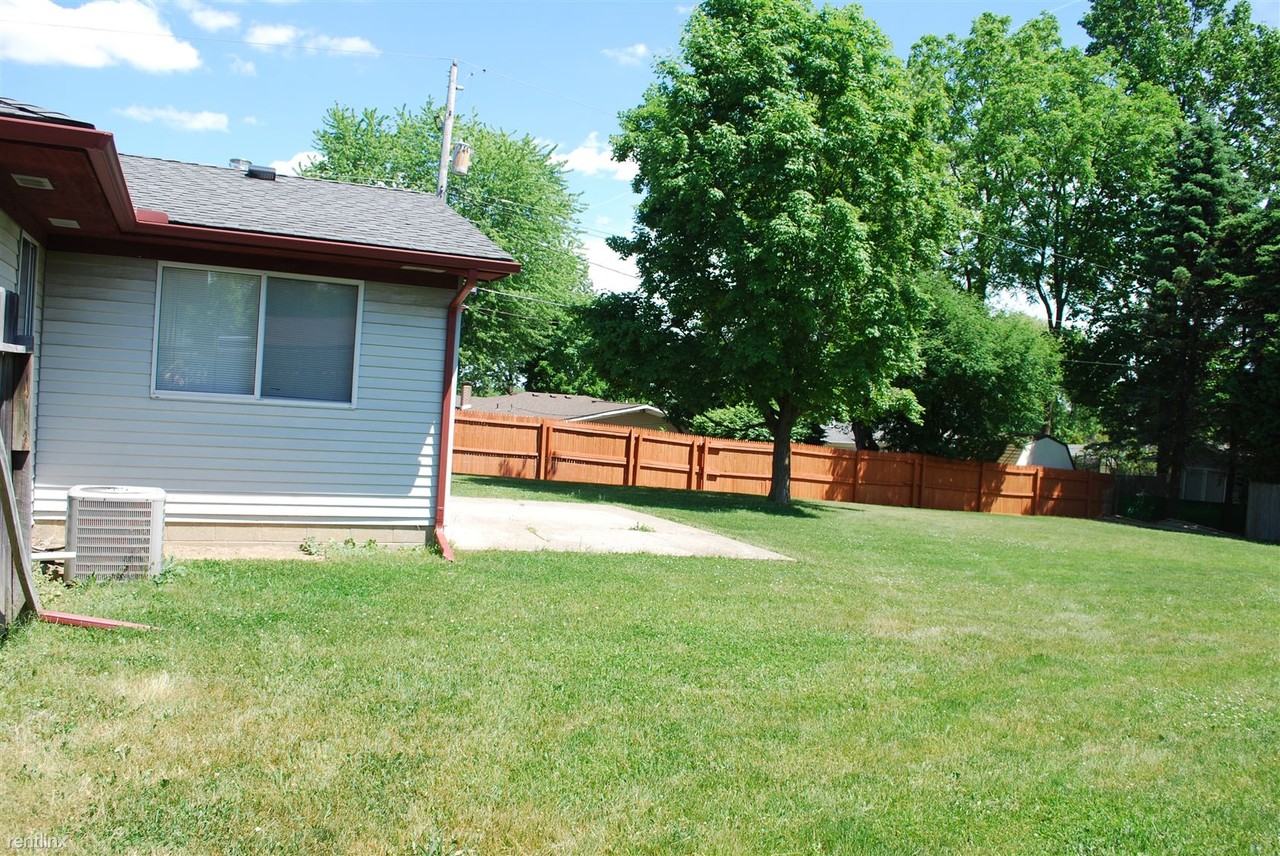 7829 Jennifer Agnes Ave - Photo 2 of 10