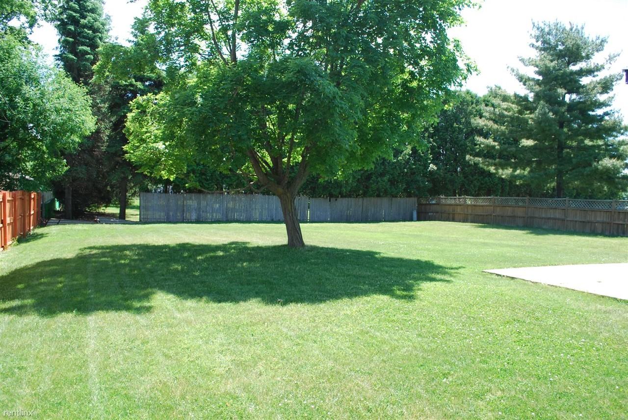 7829 Jennifer Agnes Ave - Photo 3 of 10