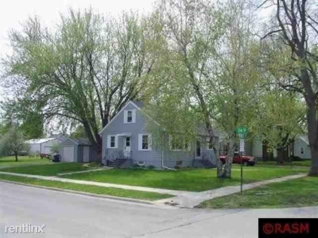 203 W Mill St - Photo 2 of 10