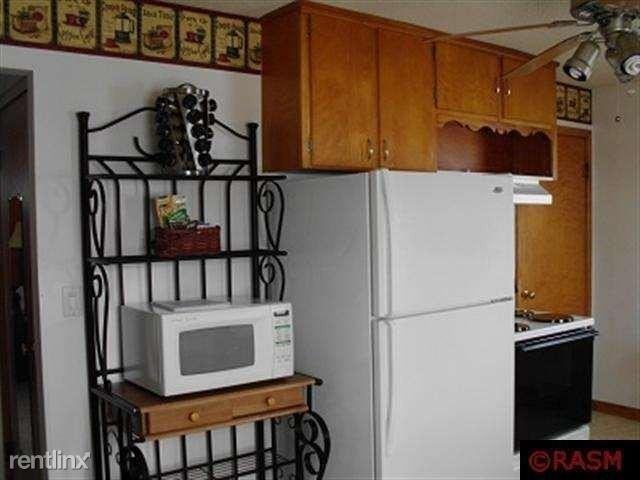 203 W Mill St - Photo 3 of 10