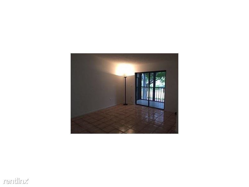 811 NE 199th St - Photo 3 of 7