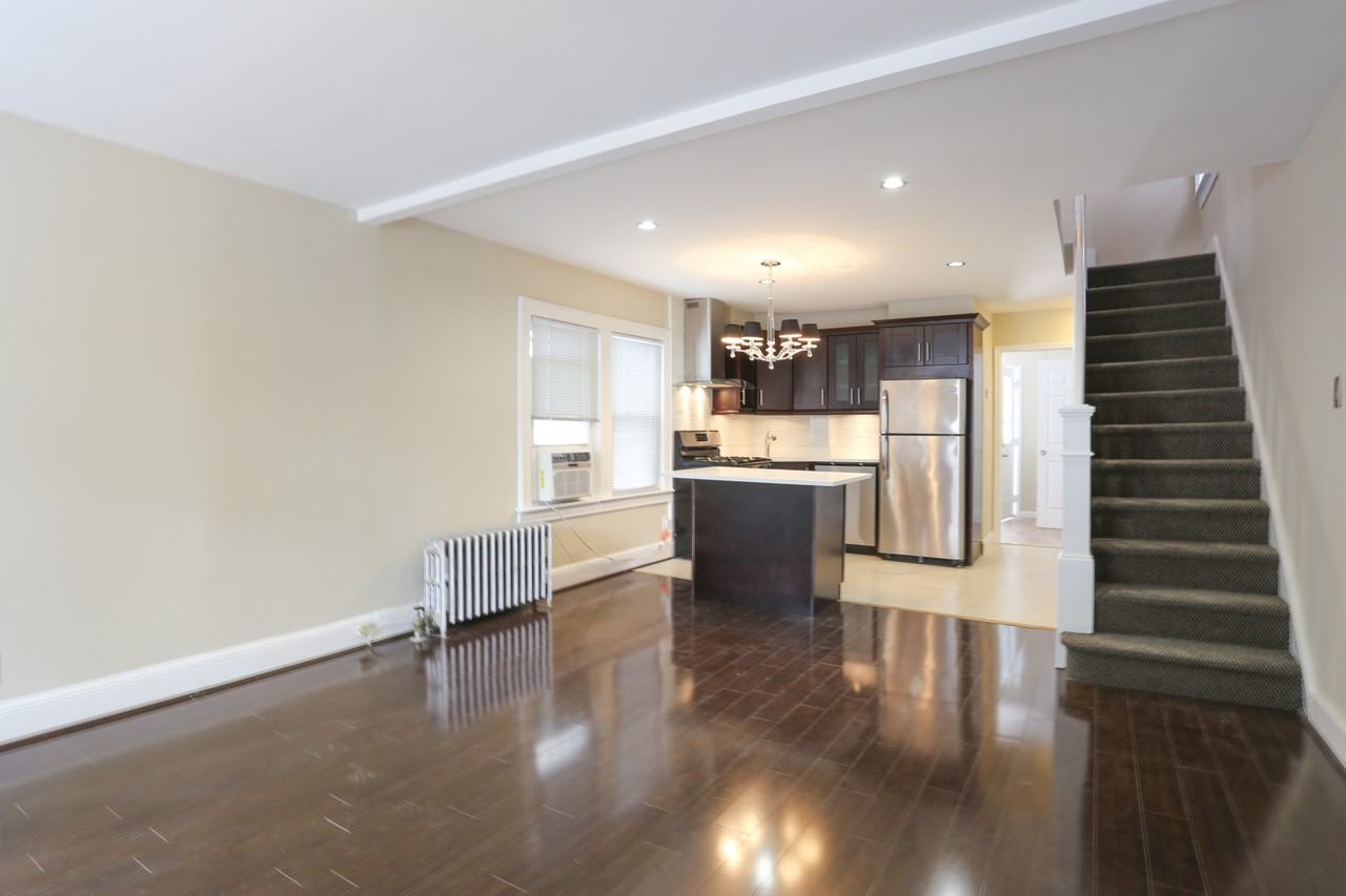 68-23 Nansen St - Photo 2 of 12