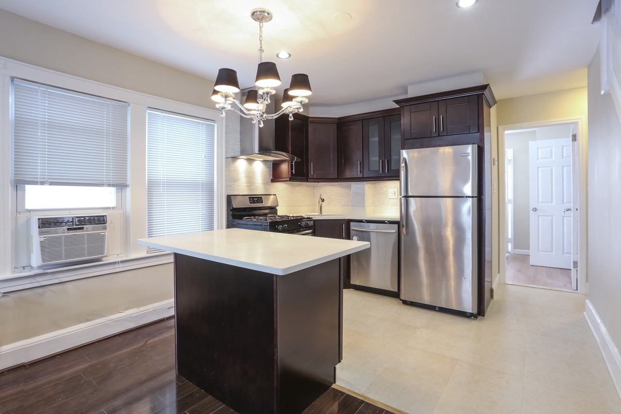 68-23 Nansen St - Photo 3 of 12