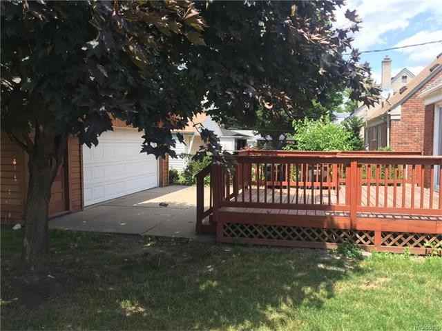 1950 Walnut St - Photo 3 of 17