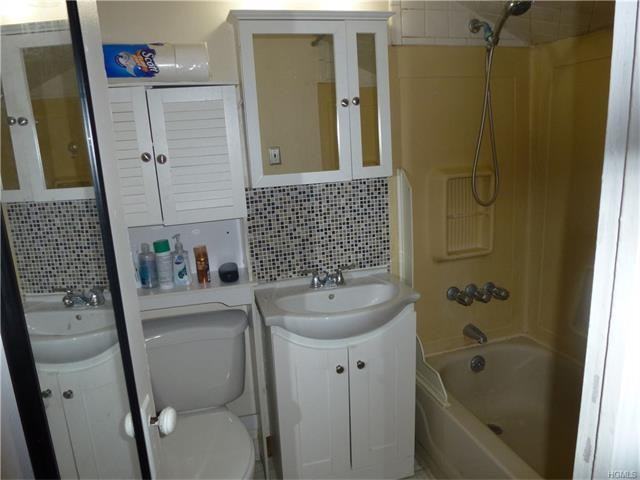 203 Rockland Rd - Photo 3 of 5