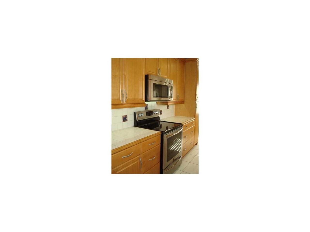 10980 NW 27th St - Photo 2 of 8