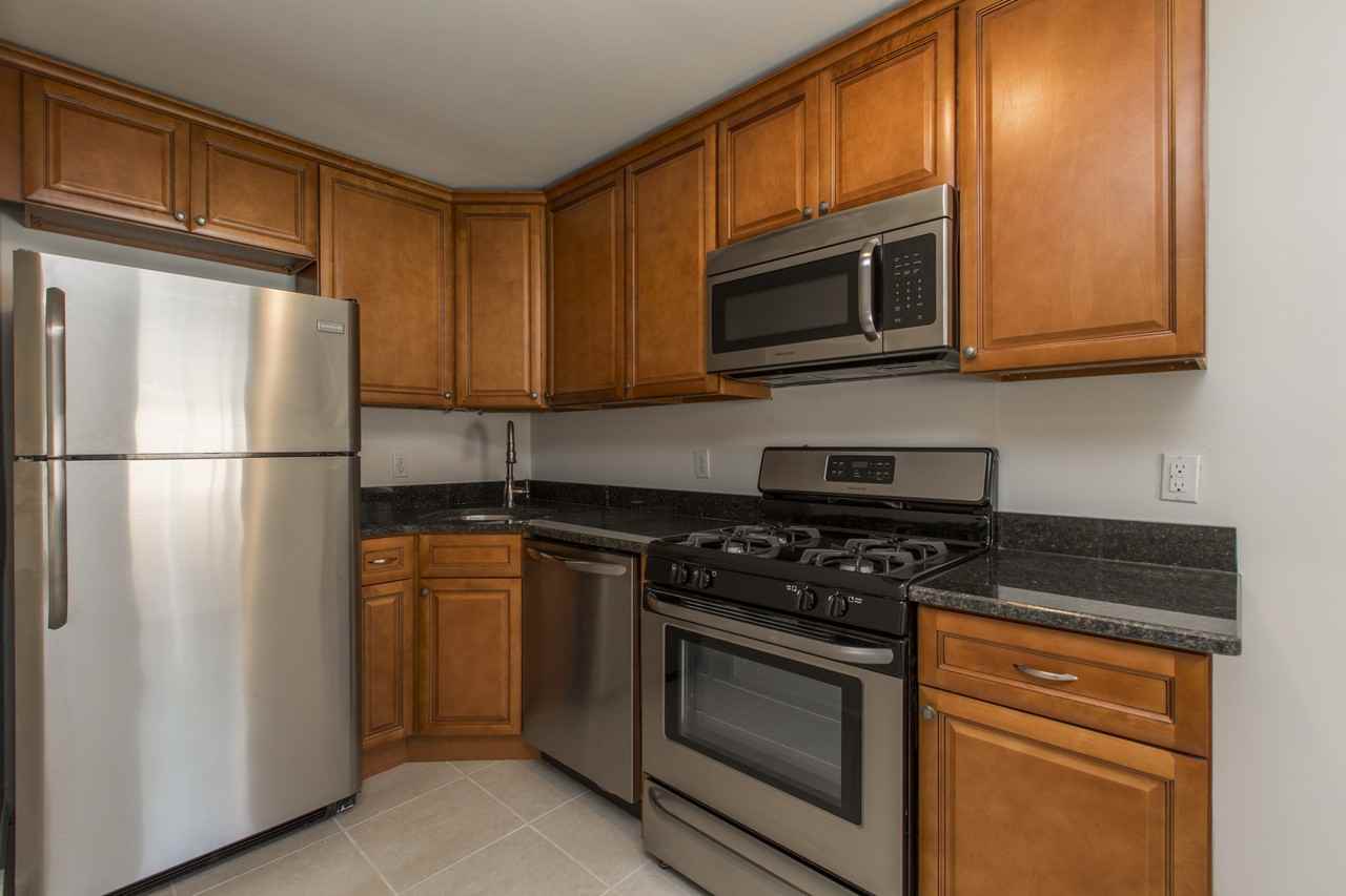 623 Magnolia Ave - Photo 2 of 34