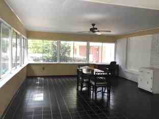 116 N Evergreen St - Photo 2 of 9