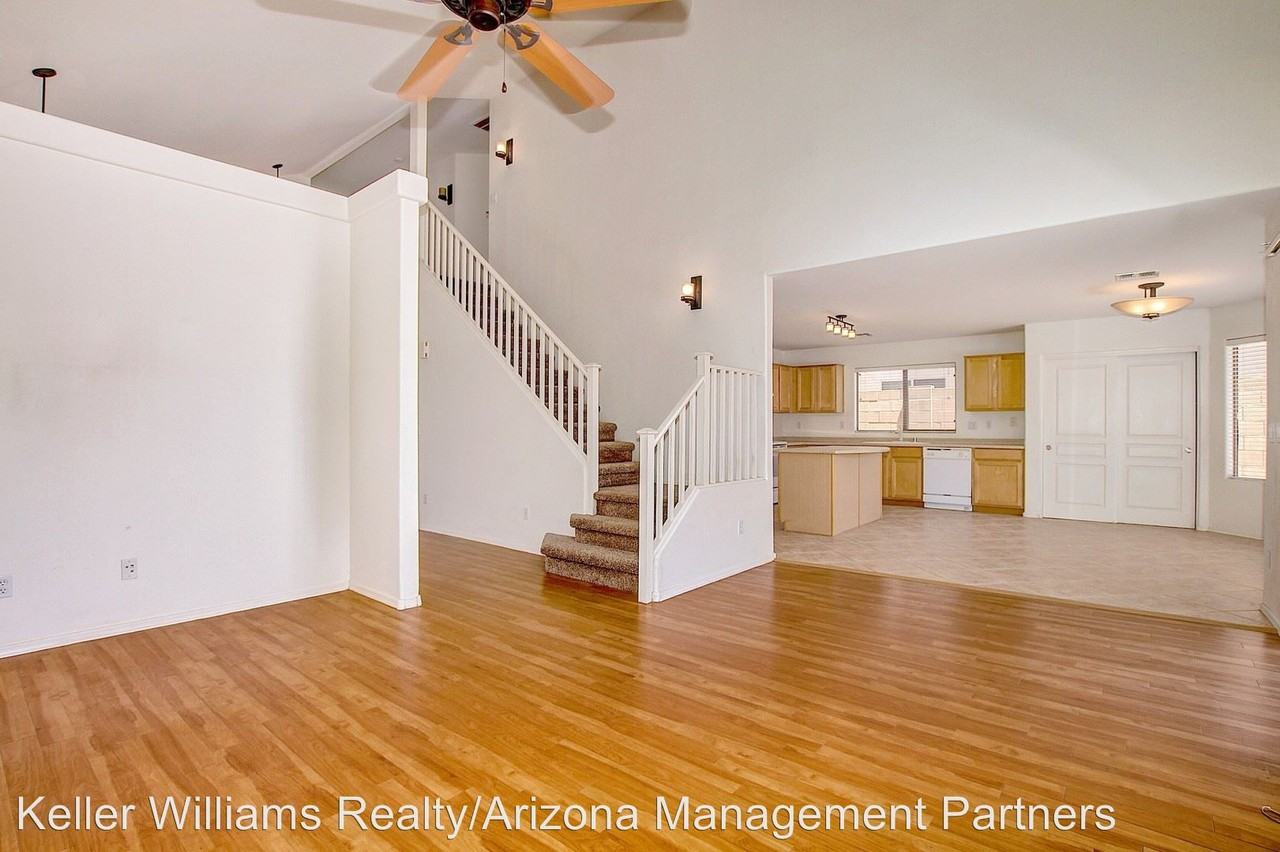 2315 E Electra Ln - Photo 3 of 17