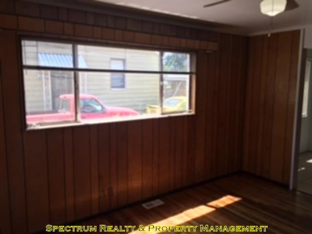 565 Catherine St W - Photo 2 of 6