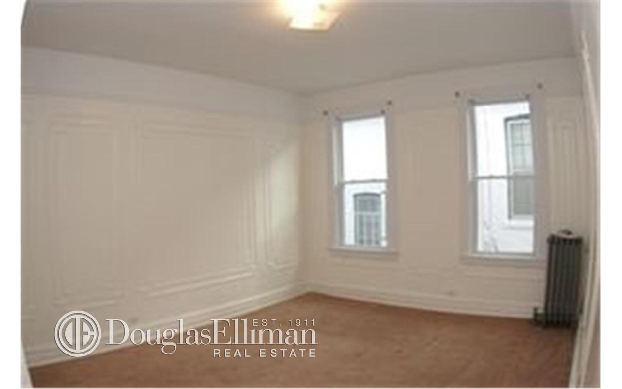 746 Noble Ave #2R - Photo 2 of 3