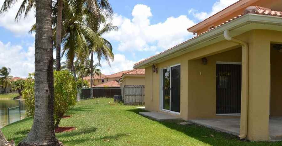 16377 SW 93rd St - Photo 3 of 8