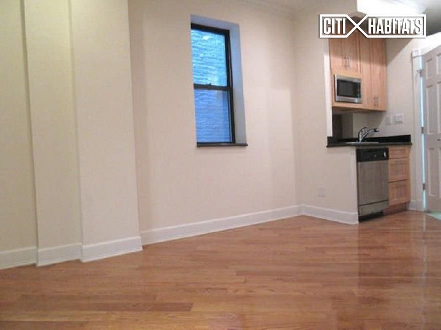 E 10th St #16 - Photo 2 of 5