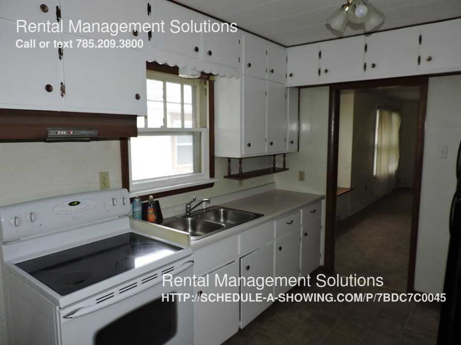 1210 SW MacVicar Ave - Photo 2 of 12