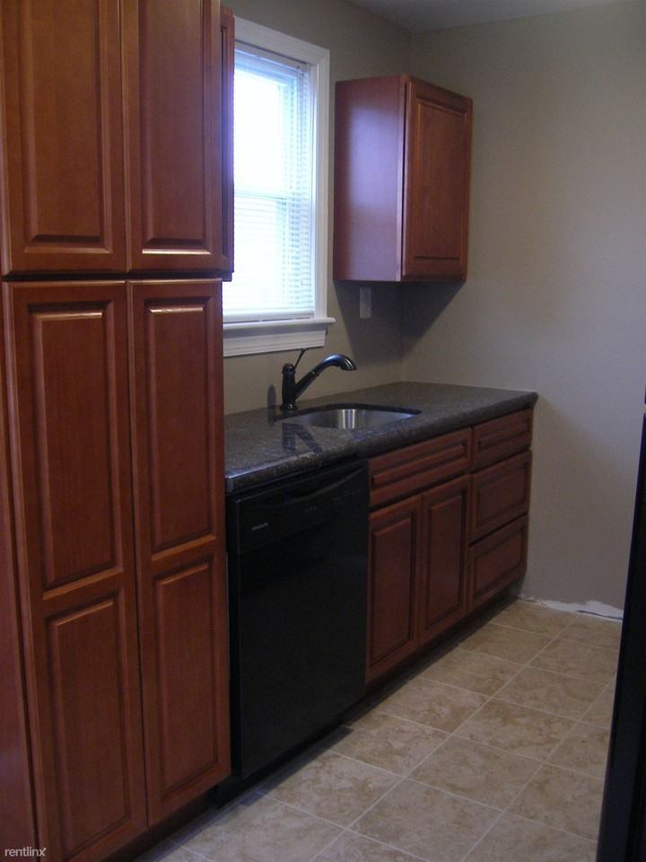 1747 46th St - Photo 2 of 9