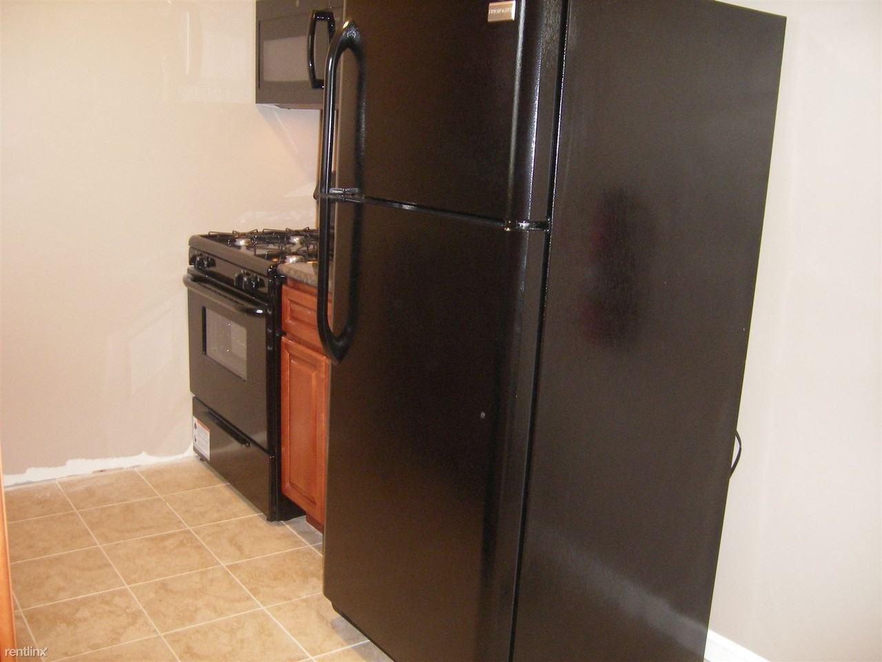 1747 46th St - Photo 3 of 9