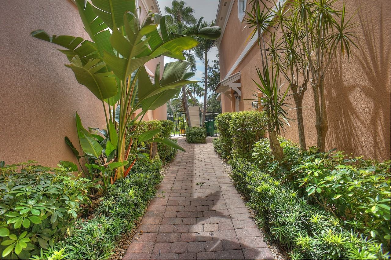 5425 Cove Circle - Photo 3 of 14