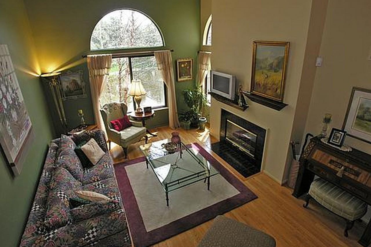 385 White Oak Ln - Photo 2 of 14