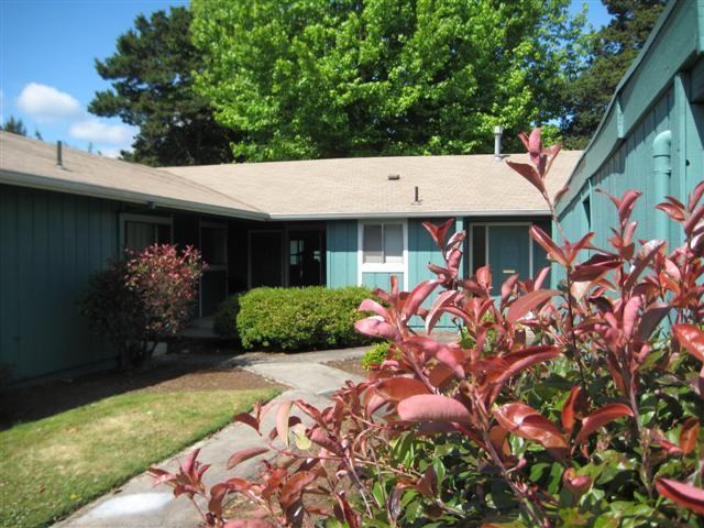 1654 Lockhaven Dr NE - Photo 2 of 3