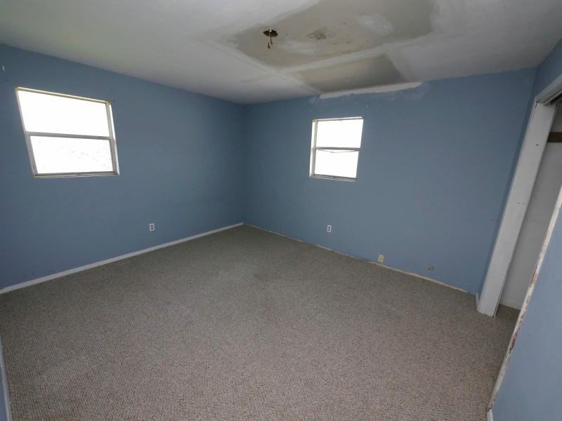 1012 W Borden - Photo 3 of 12
