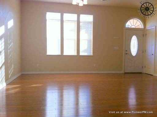 166 SE Callaham Ct - Photo 3 of 23