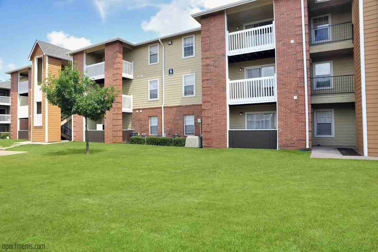 Gateway of Edmond - Photo 2 of 22