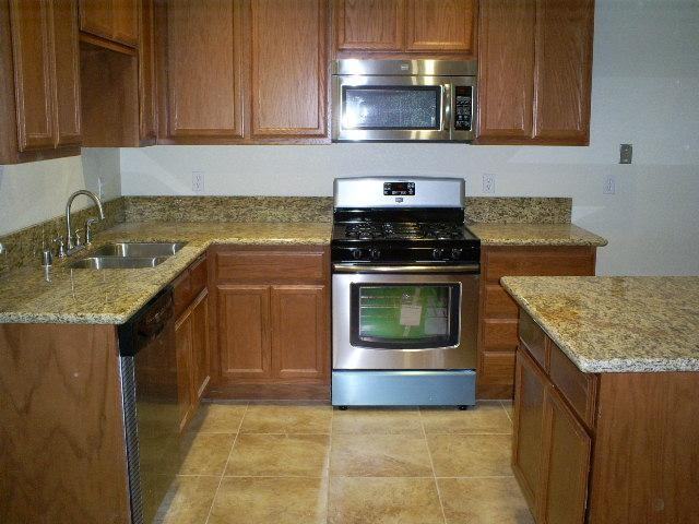 340 Circuit Dr - Photo 3 of 9