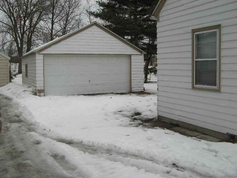 2752 Brooklyn Ave SE - Photo 3 of 18