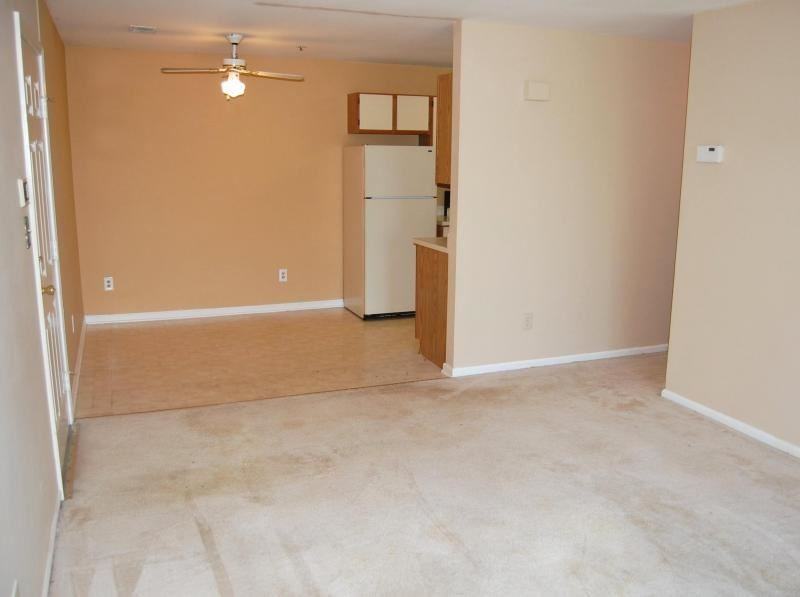 116 Stratford Pl - Photo 3 of 7