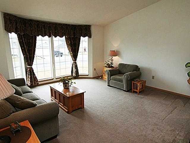 1019 N Stanley St - Photo 2 of 17