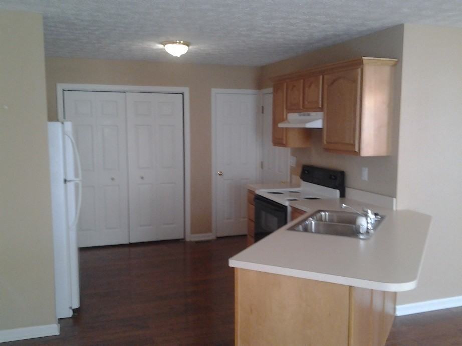 408 Hamlett Dr - Photo 3 of 6