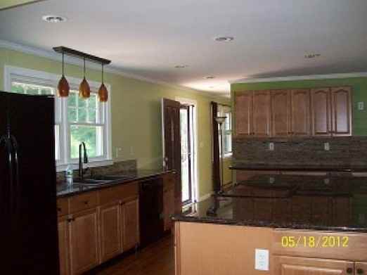 562 Gardner St - Photo 2 of 9