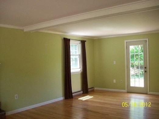 562 Gardner St - Photo 3 of 9