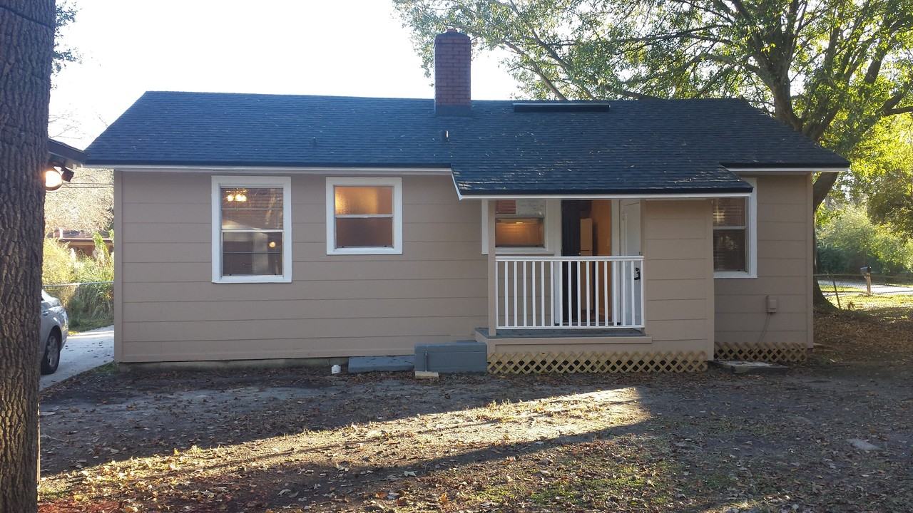 3243 Sunnybrook Ave N - Photo 3 of 16