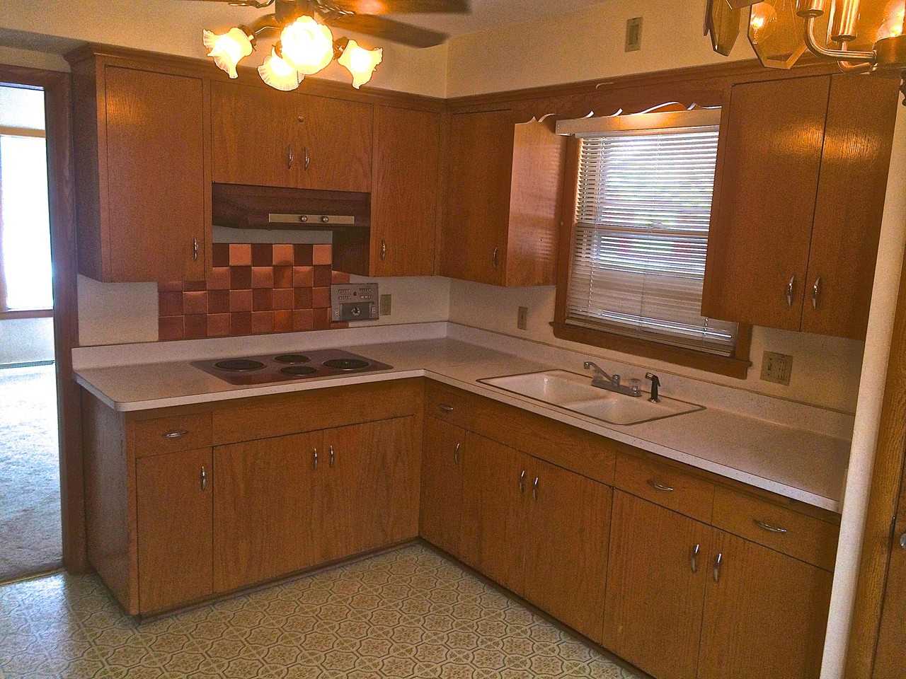 8005 W Burdick Ave - Photo 3 of 8